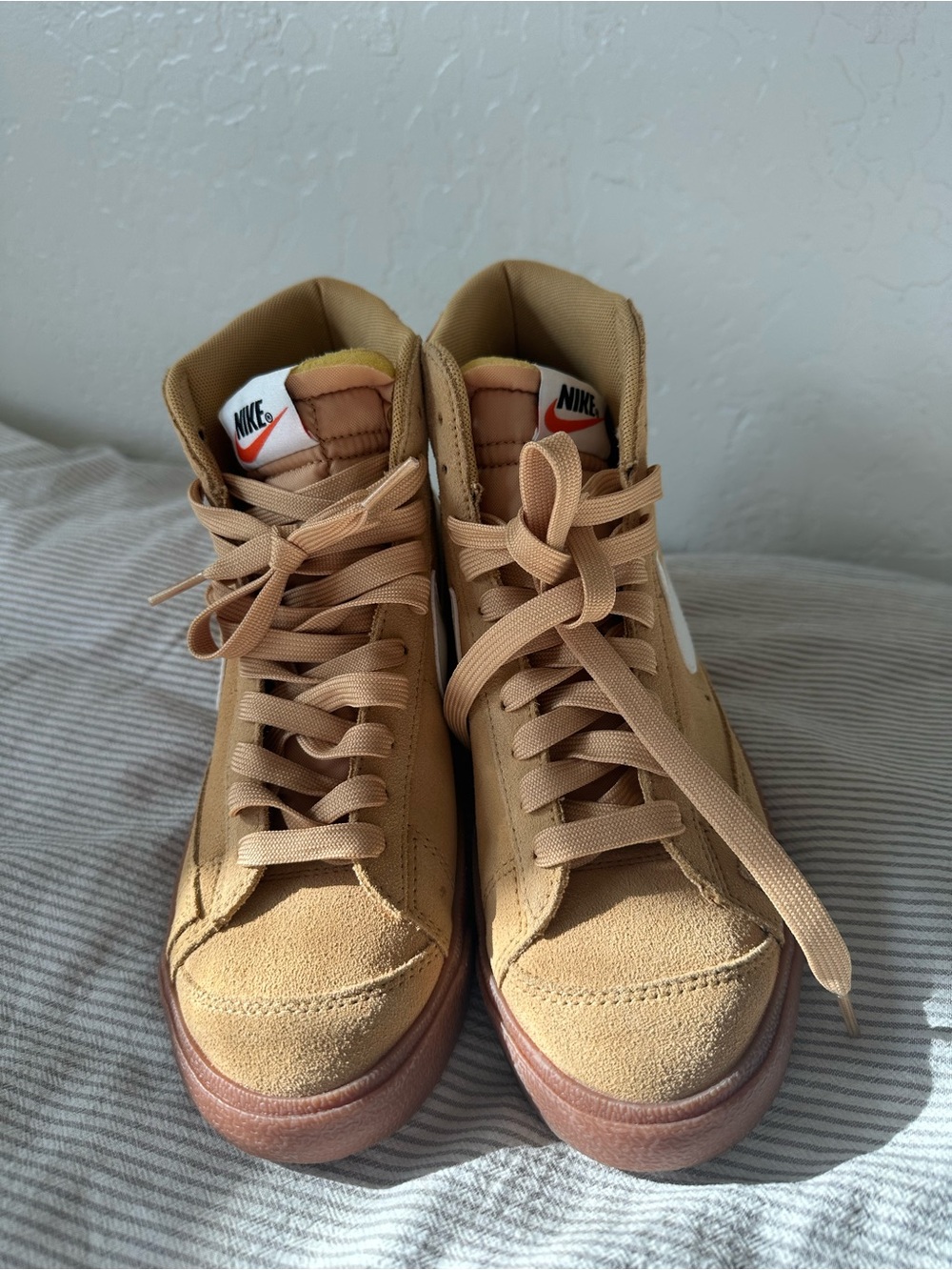 Nike Women’s High-Top Sneakers - Picture 4 of 7